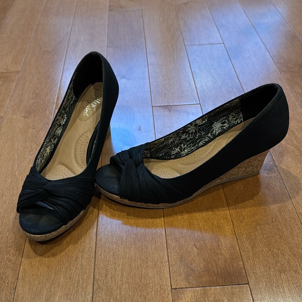 Wedge Sandals in 8.5
